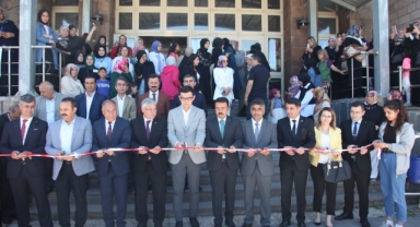 Ahlat Halk Eğitimi Merkezinde yıl sonu sergisi açıldı