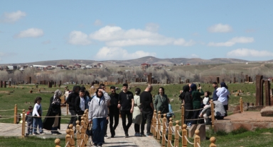 Ahlat Selçuklu Meydan Mezarlığını 5 ayda 103 bin kişi ziyaret etti 