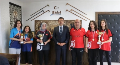 Masa Tenisinde derece alan öğrenciler tebrik edildi 