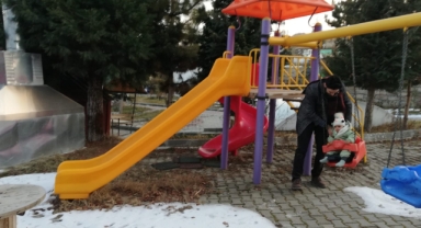 Soğuk Havalara Rağmen Çocuklar Parklardan Vazgeçmiyor