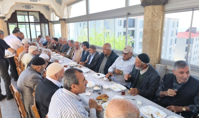Ahlat'ta büyüklerle kahvaltıda buluştular