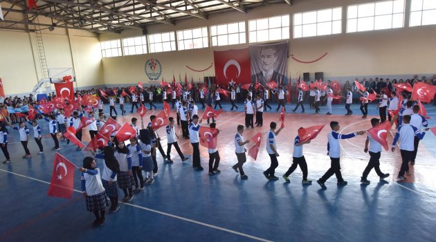 AHLAT’TA CUMHURİYET BAYRAMI KUTLANDI