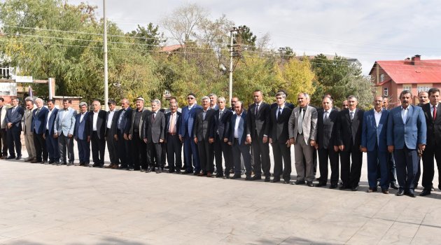 AHLAT’TA MUHTARLAR GÜNÜ KUTLANDI