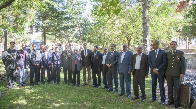 AHLAT'TA GAZİLER GÜNÜ KUTLANDI