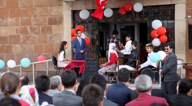 AHLAT'TA İLKÖĞRETİM HAFTASI KUTLANDI