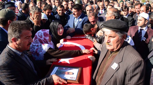 Bitlis şehidini uğurladı