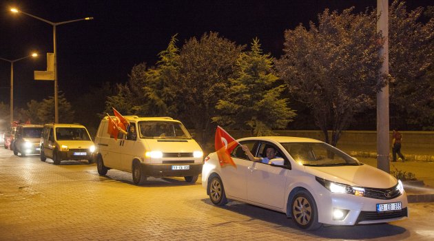 DARBE GİRİŞİMİNE TEPKİLER SÜRÜYOR