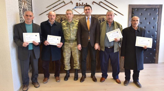 EMEKLİYE AYRILAN KORUCULARA BAŞARI BELGESİ